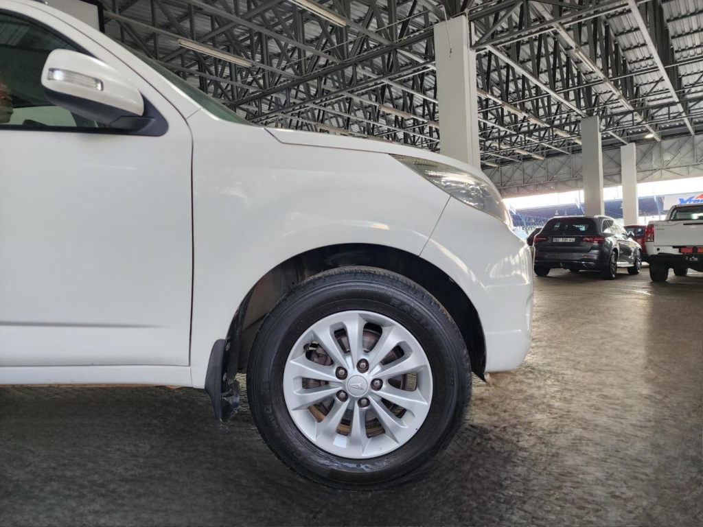 2011 Daihatsu Terios Long 1.5 7-Seater Auto — image 1 of 10