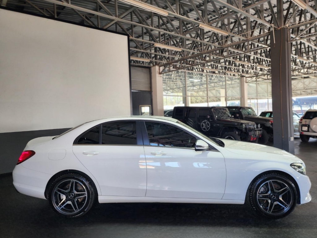 2019 Mercedes-Benz C-Class C220d — image 1 of 20