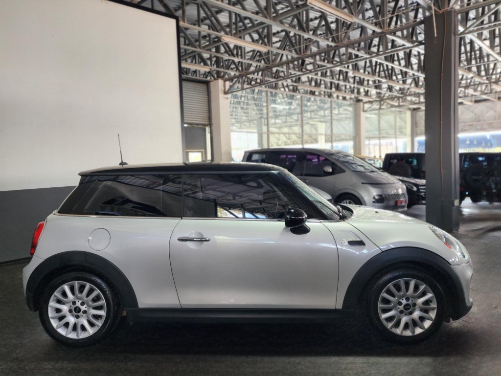 2014 MINI Hatch Cooper Hatch 3-Door Auto — image 1 of 11