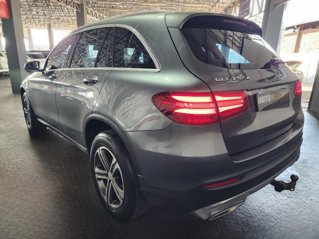 2016 Mercedes-Benz GLC 250d 4MATIC — image 1 of 20