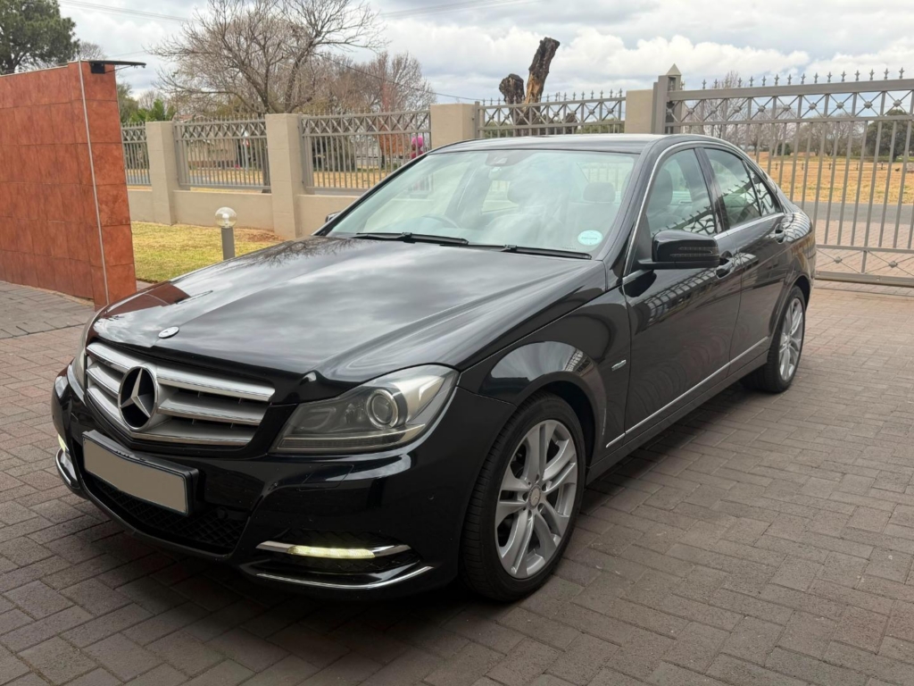 2013 Mercedes-Benz C-Class C200CDI Avantgarde — image 1 of 9