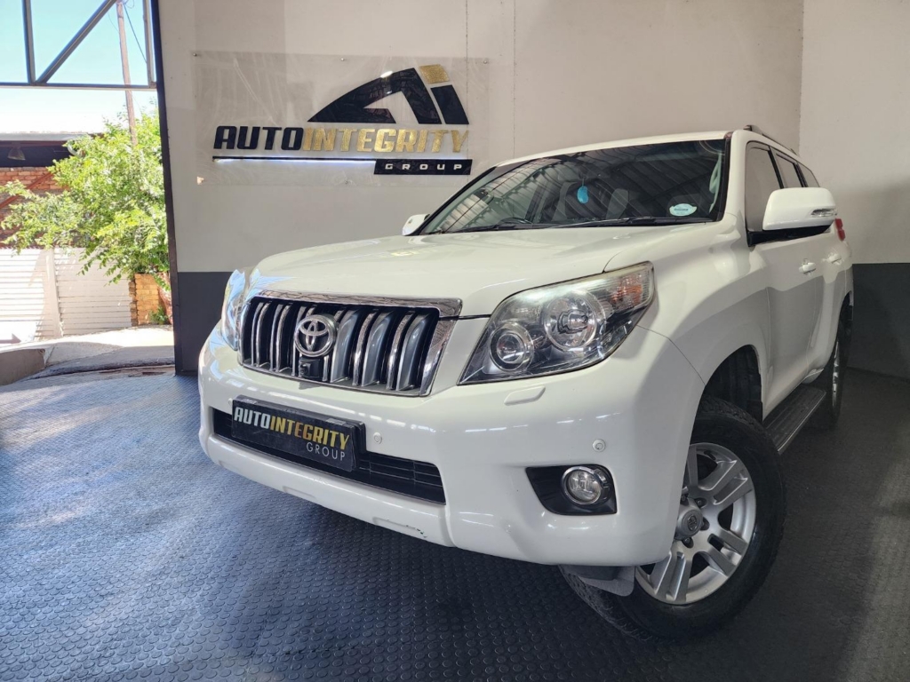 2013 Toyota Land Cruiser Prado 3.0DT VX — image 1 of 20